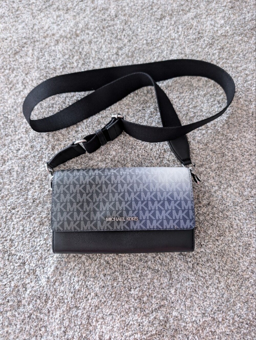 NWT Michael Kors Jet Set Large Ombré Signature Wallet Crossbody - Black Multi